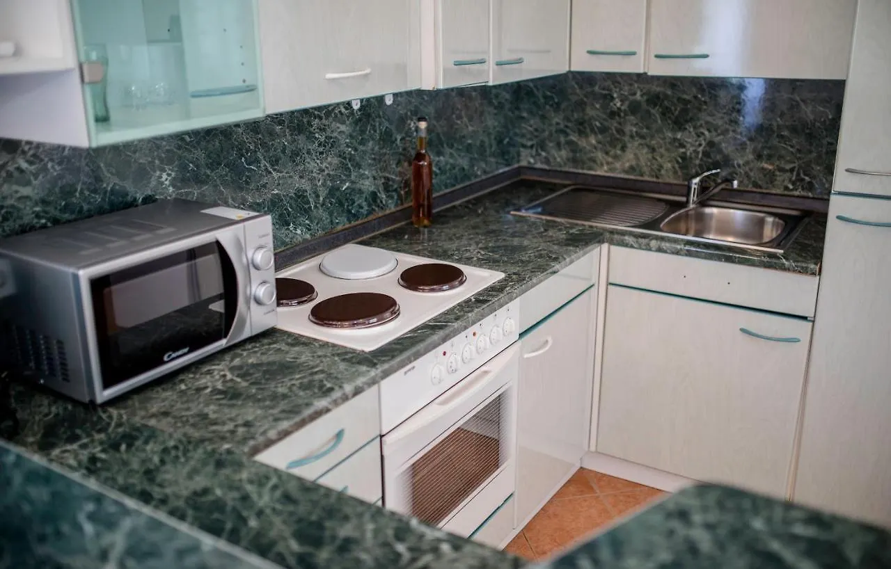 Apartments Korina 2866 0*, Kampor Croatia